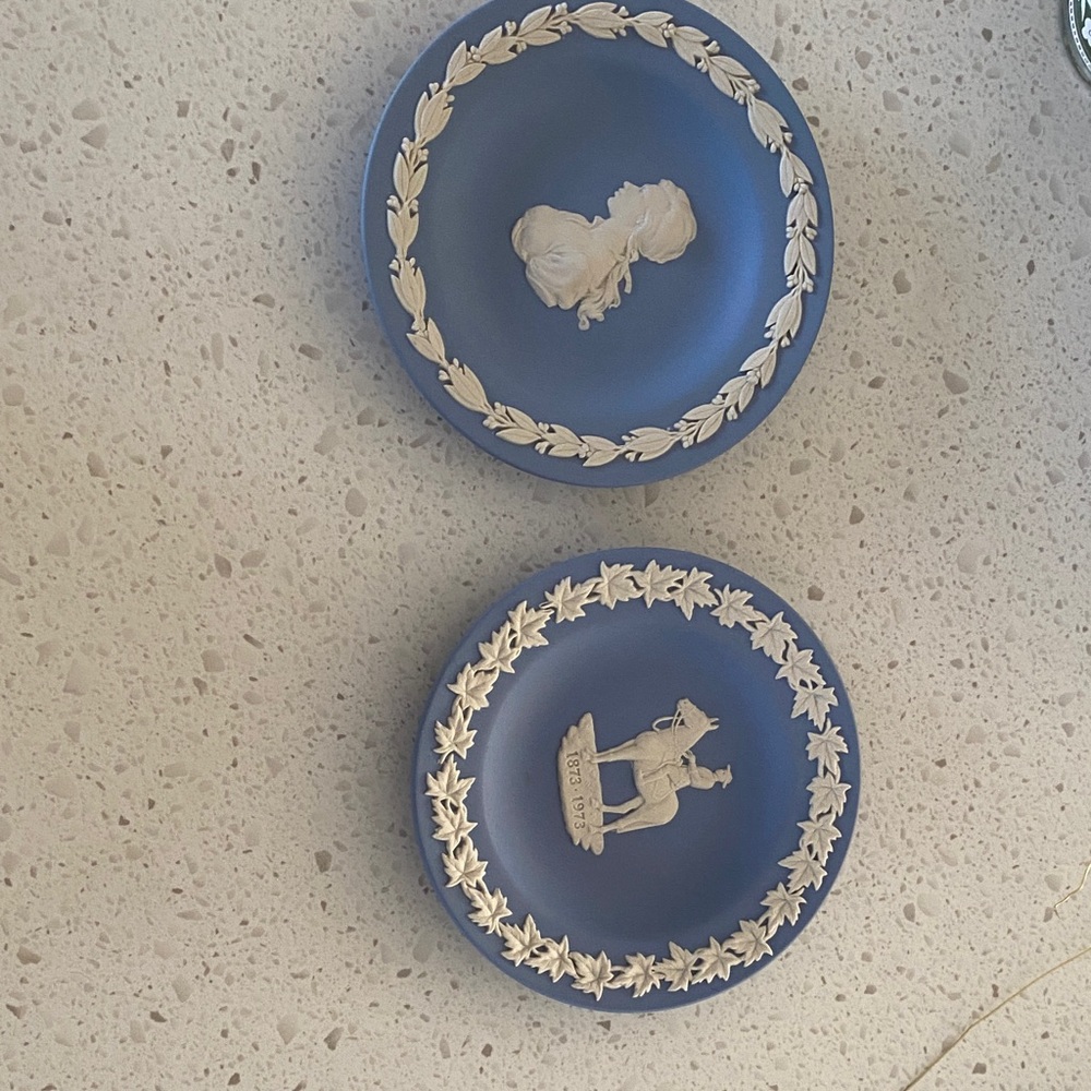 WEDGEWOOD blue jasperware pottery trinket tray plates small lit set of 2